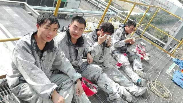 工作中，認(rèn)真工作的男人是最帥的.jpg